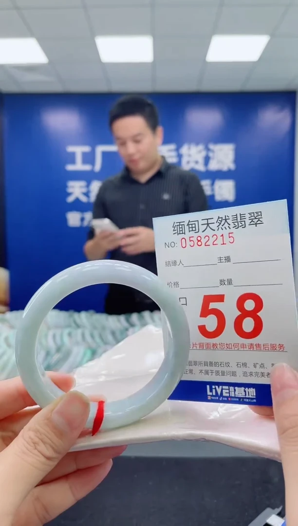 未镶嵌手镯翡翠天然翡翠手镯