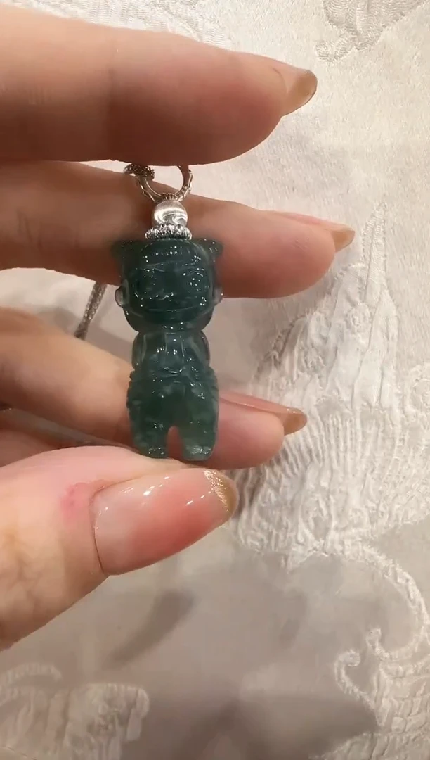 翡翠未镶嵌颈饰国风