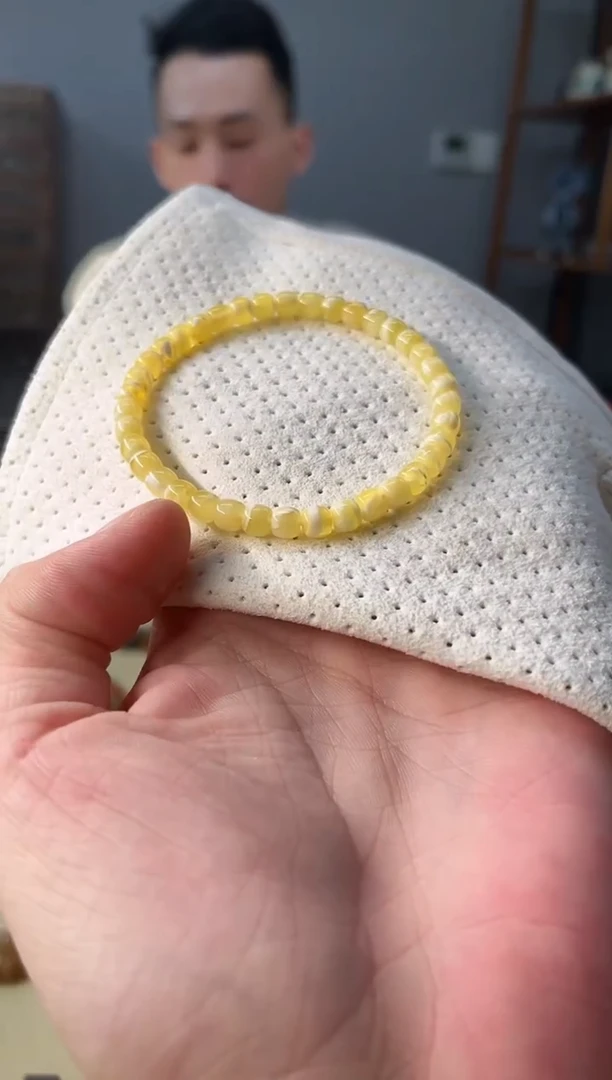 裸石琥珀未镶嵌养***?琥珀蜜蜡