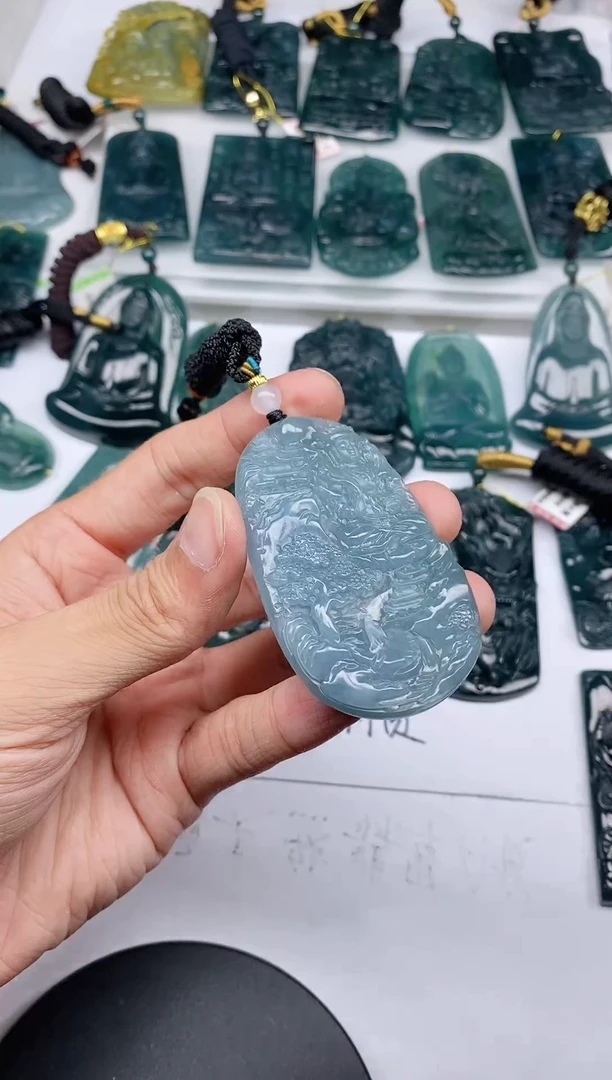 颈饰未镶嵌翡翠