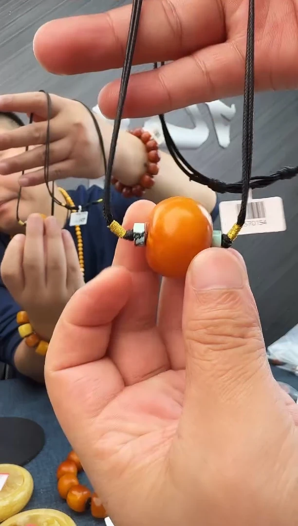 蜜蜡未镶嵌珠宝奇石假一罚十9，多样性发其一