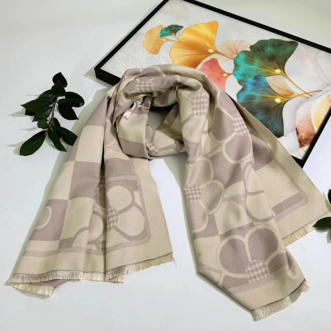 【春天花货号46】保暖围脖气质时尚百搭羊绒经典格子秋冬围巾披肩