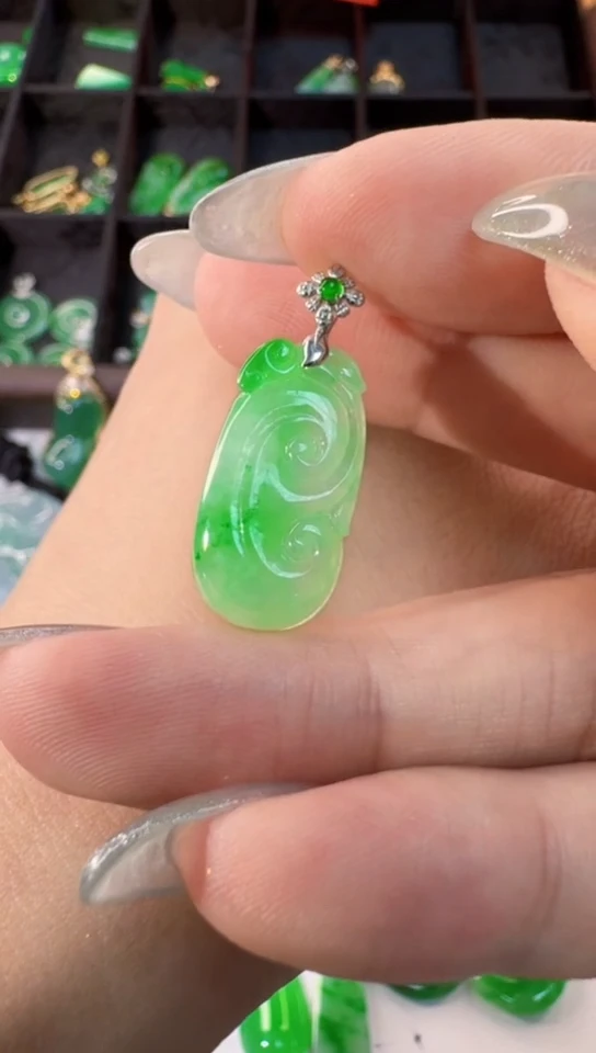 颈饰18K金镶嵌翡翠缅甸A货翡翠