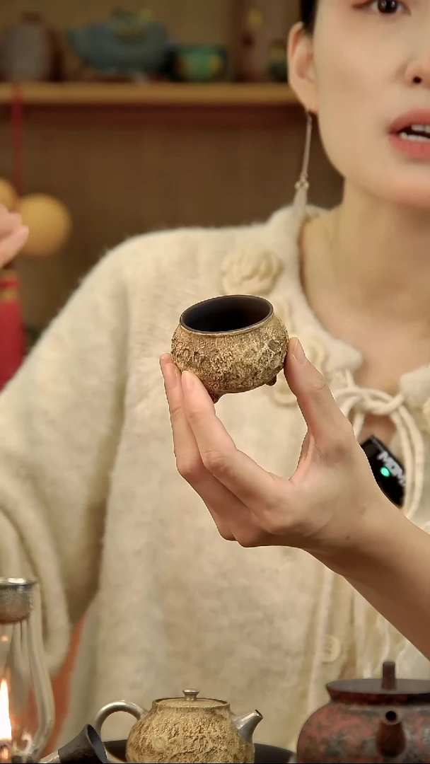 言野手作 粉引仿古锤纹三足杯