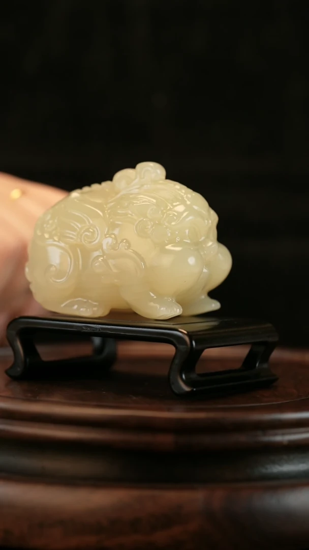 云南石竹叶青雕刻：嘟嘟貔貅
