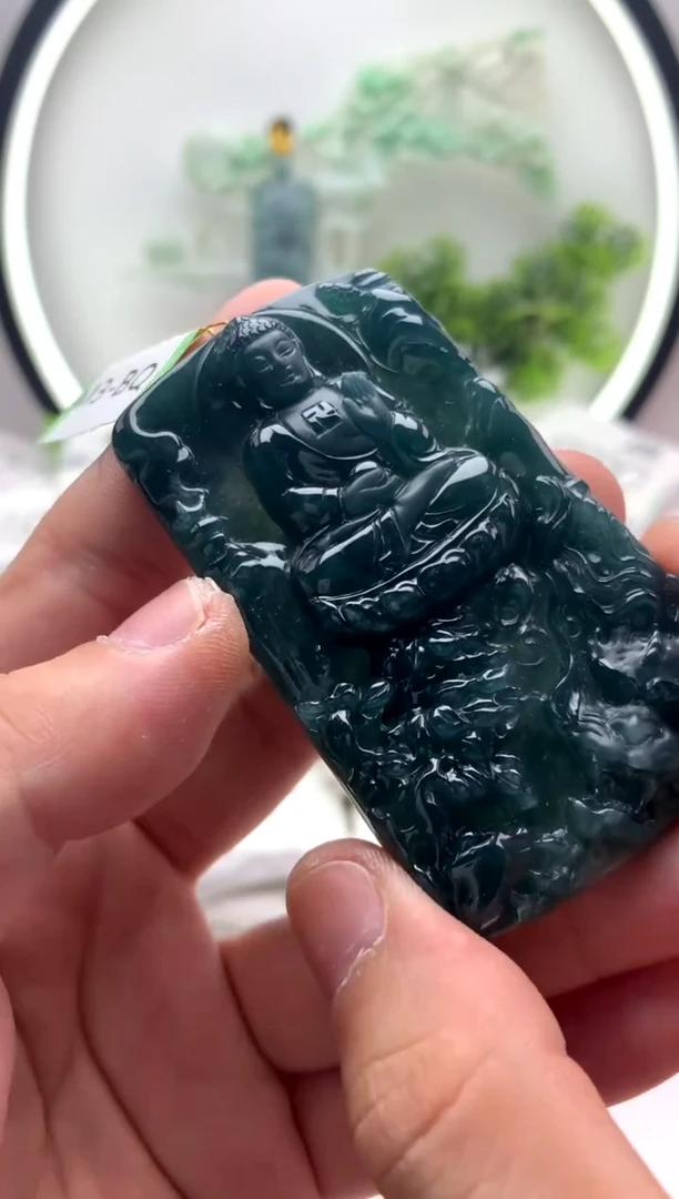 翡翠未镶嵌颈饰阿弥陀佛