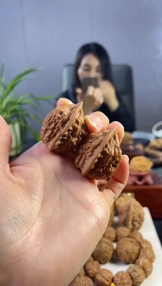 把件文玩核桃56号蜡红皮鸡心