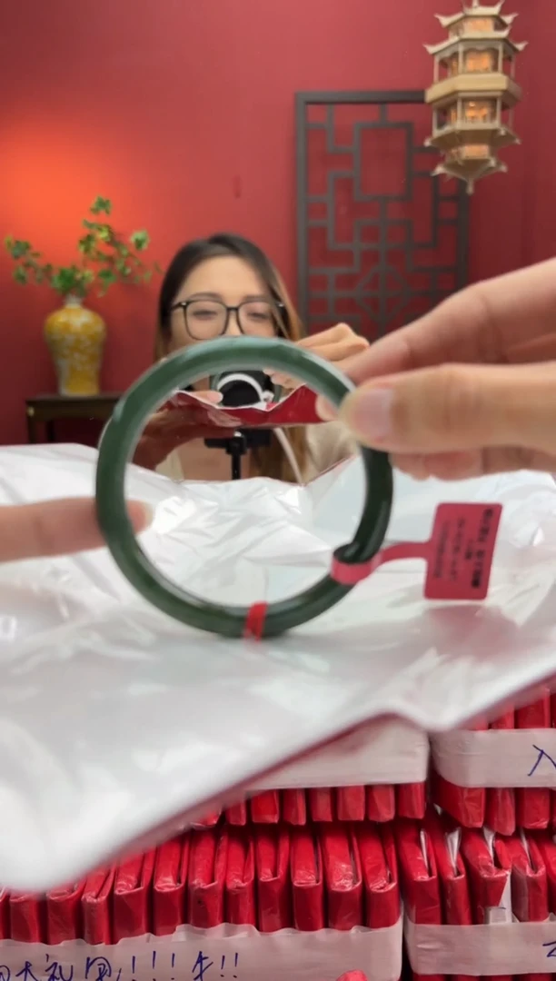 未镶嵌手镯（圆镯）翡翠翡翠手镯1