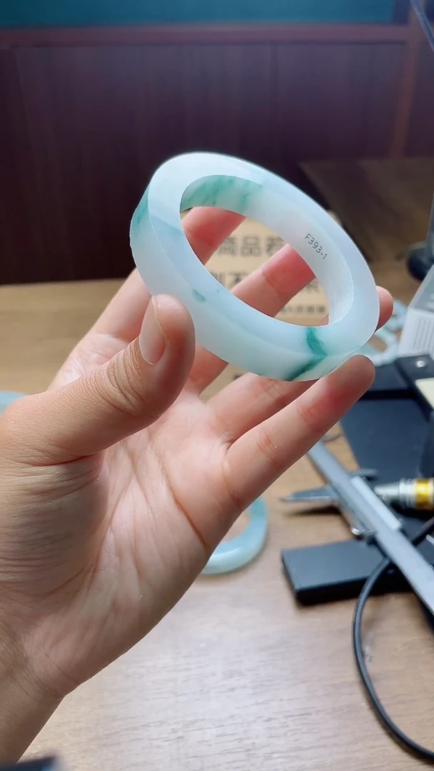 定制翡翠手镯未镶嵌你***由定制