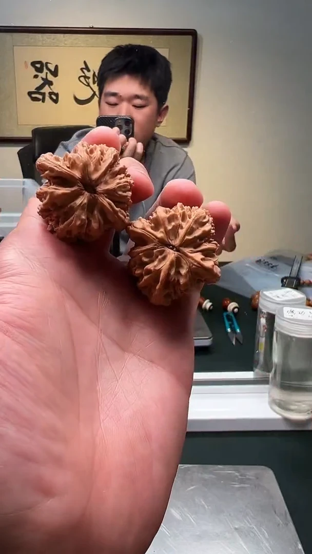 文玩核桃把件37.7mm 纯野龙脊1对 40号