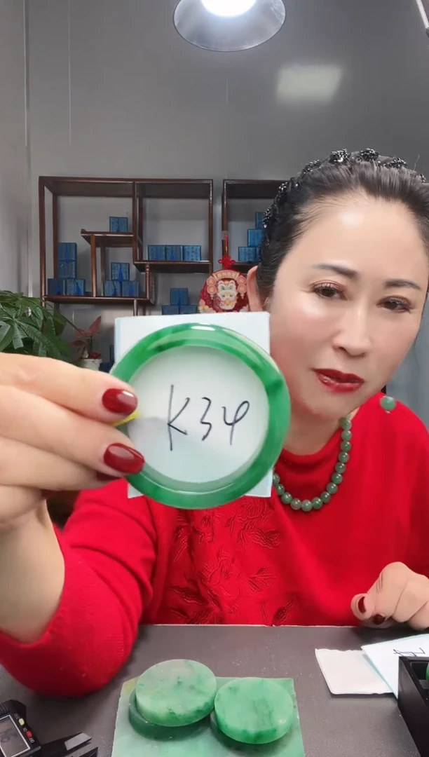 【闪购商品】石英质玉手镯未镶嵌非洲翠