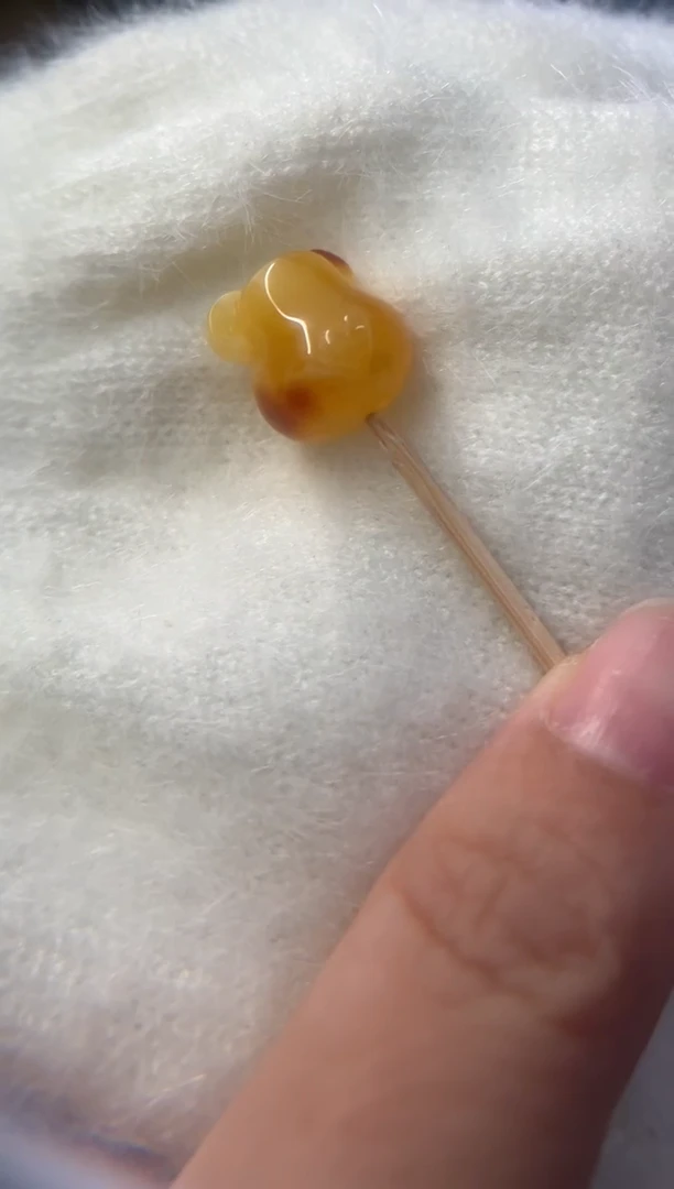 裸石琥珀未镶嵌雕刻件