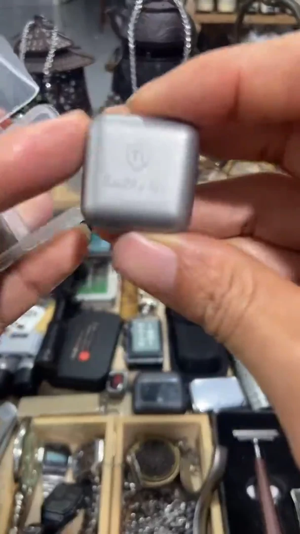 瓷片闪购商品  如图所示