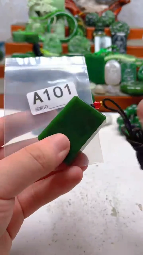 和田玉未镶嵌珠宝半成品1