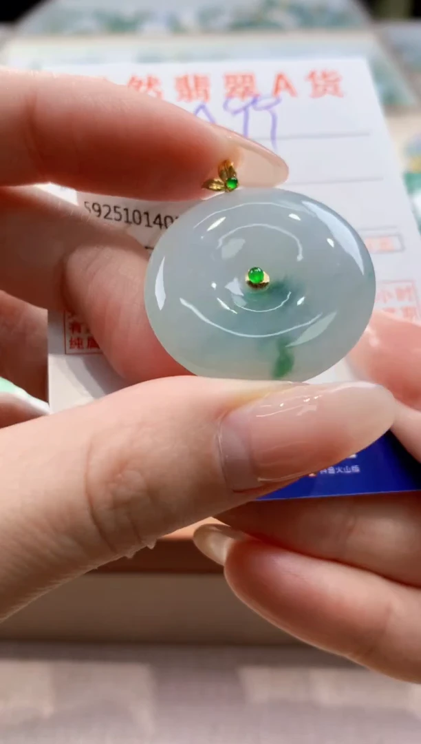 颈饰18K金镶嵌翡翠 天然翡翠挂件