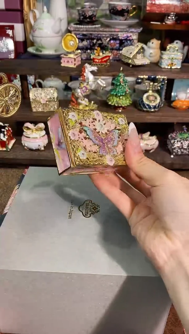伊*陶瓷