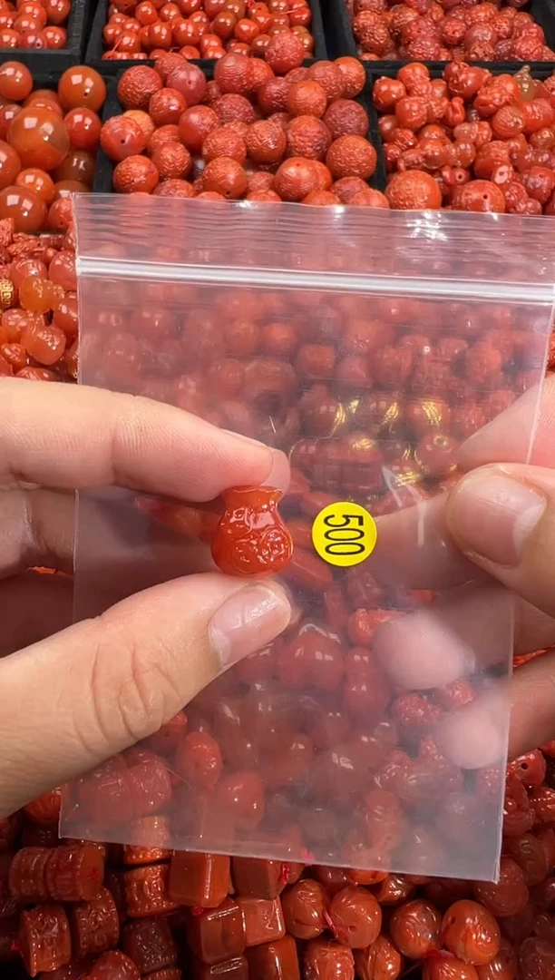 南红玛瑙未镶嵌颈饰1