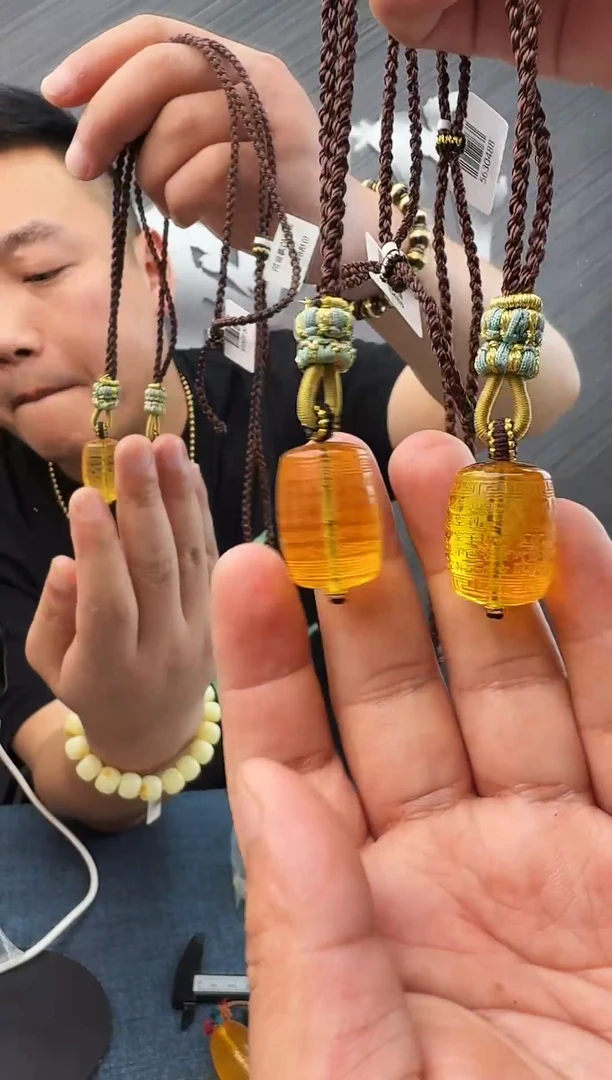 蜜蜡未镶嵌珠宝奇石假一罚十，多样性发其一