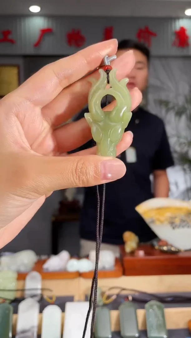 和田玉未镶嵌颈饰1