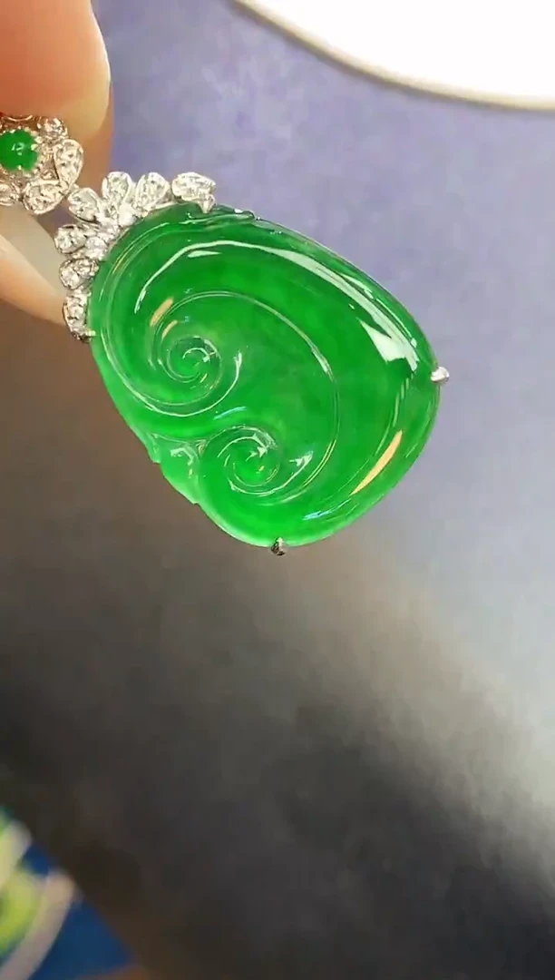 18K金镶嵌翡翠耳饰赠礼盒 麦麦