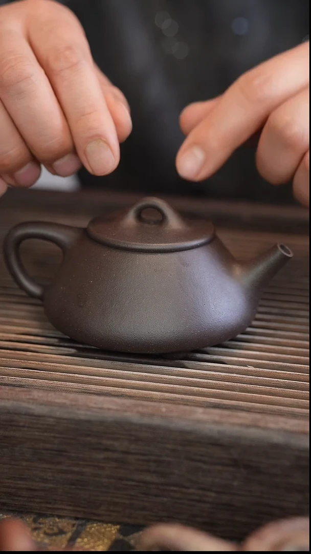茶壶紫砂石瓢 黑金砂 半手工 180cc