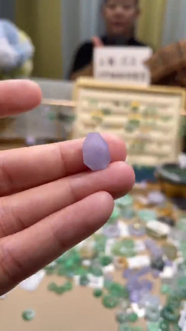 颈饰未镶嵌翡翠蛋面