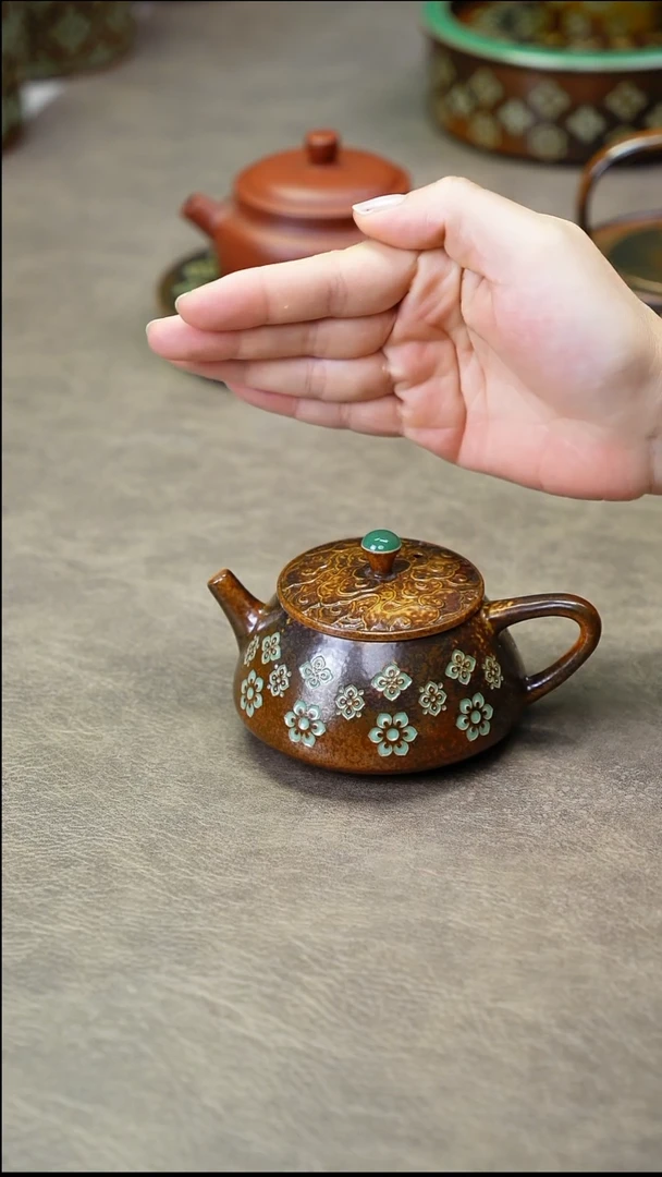 龙泉青瓷宝相手工瓷壶