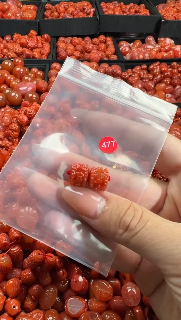 南红玛瑙未镶嵌颈饰1