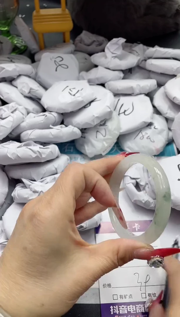 【闪购商品】石英质玉手镯未镶嵌126