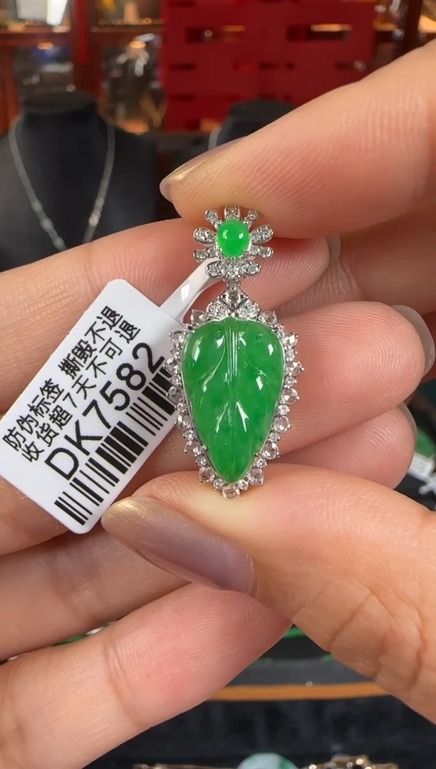 翡翠18K金镶嵌颈饰DK7582绿叶子