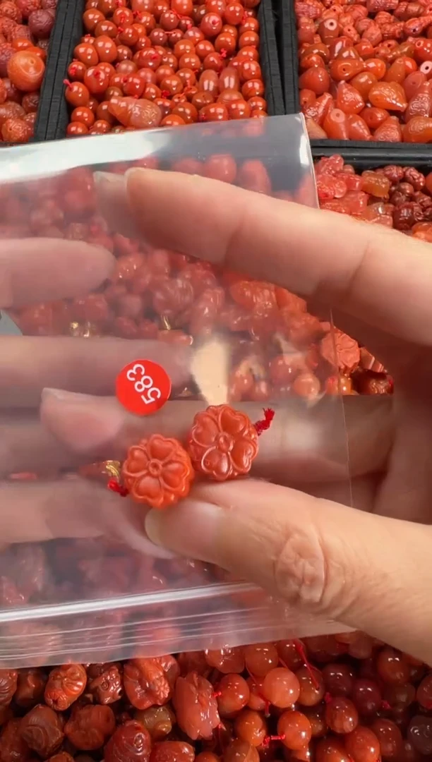 【闪购商品】南红玛瑙颈饰未镶嵌1