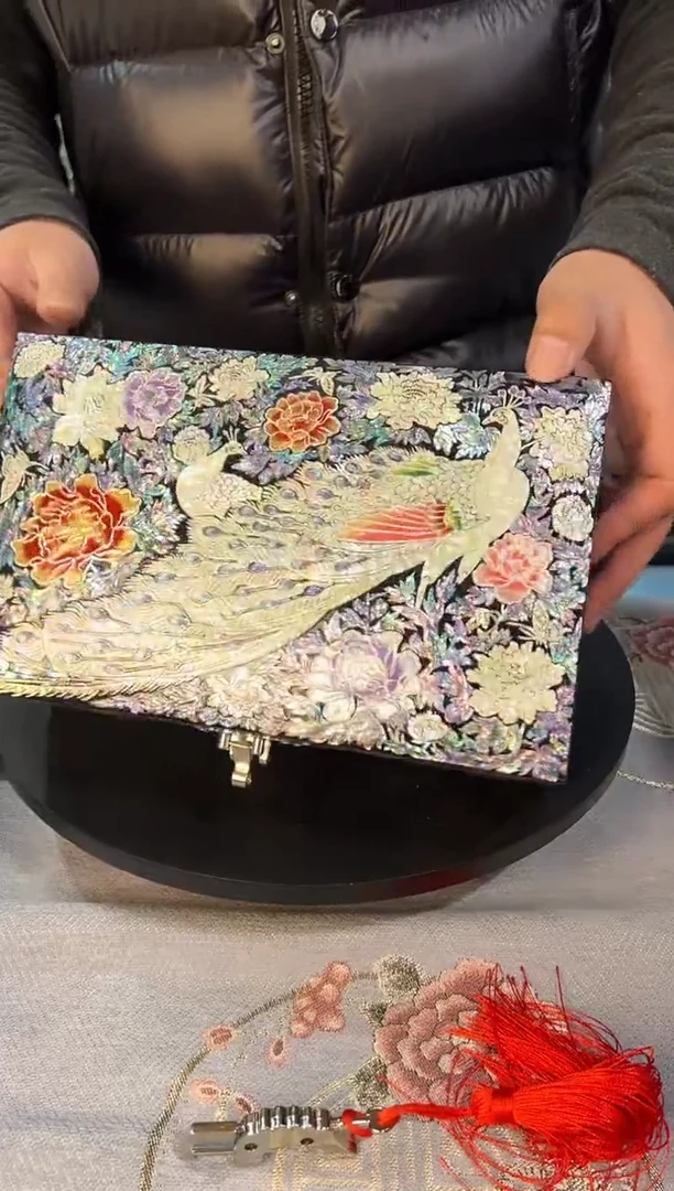 中号黑色绒布底·弘贝雅螺钿漆器文化馆