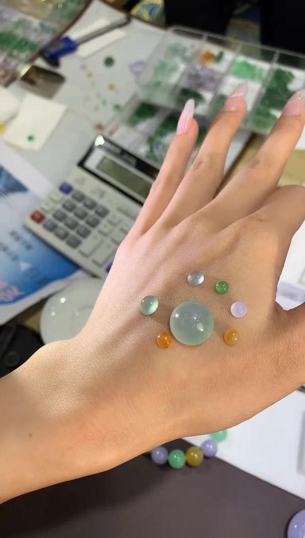 【闪购商品】翡翠颈饰未镶嵌108HLG 一套