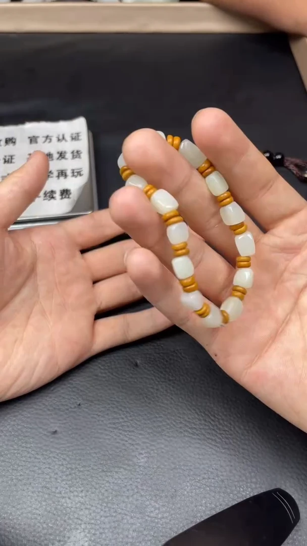 和田玉未镶嵌颈饰和田玉18