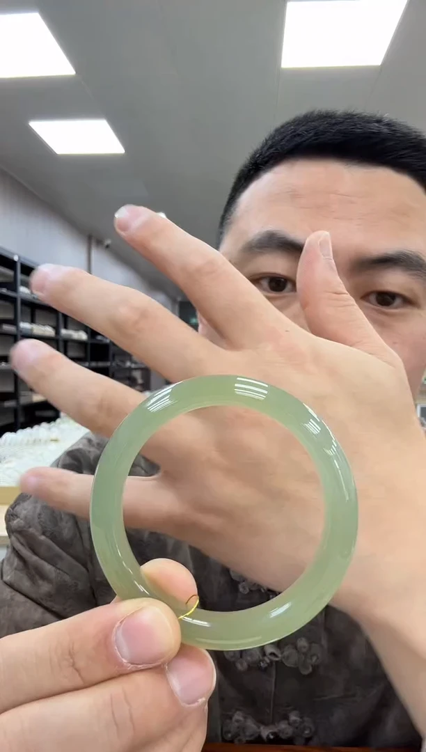 【闪购商品】和田玉手镯未镶嵌53  570