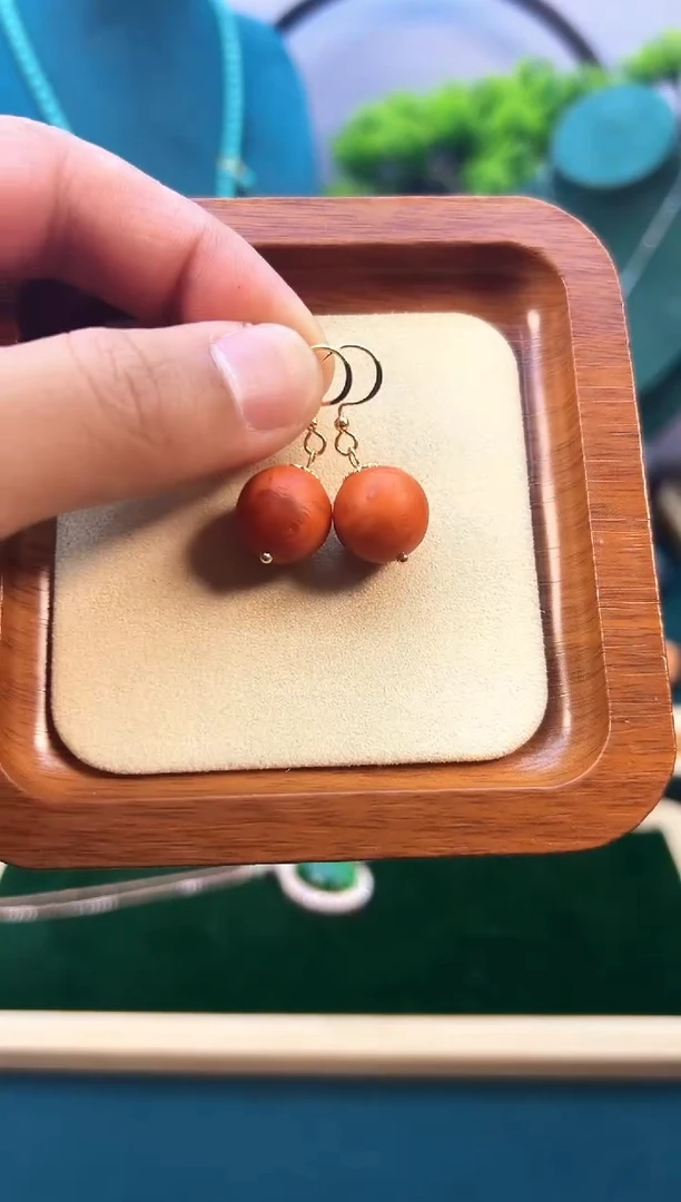 14K金镶嵌蜜蜡耳饰E328