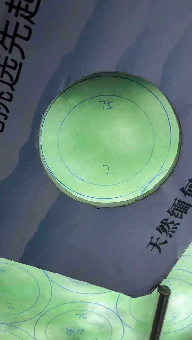 未镶嵌翡翠手镯定制翡翠云**歌翡翠手镯带心