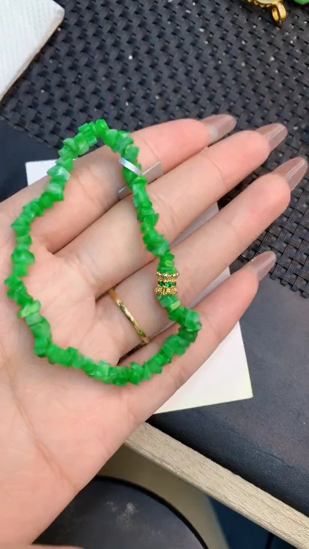 颈饰未镶嵌翡翠1