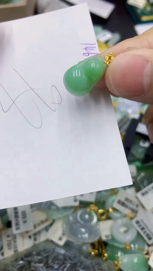 翡翠18K金镶嵌颈饰1111111111111
