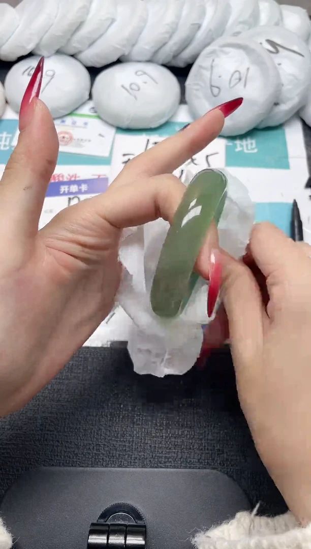 未镶嵌手镯石英质玉121-56