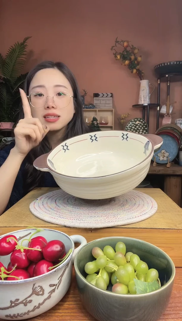 陶瓷10.5英寸手绘双耳汤碗 微瑕疵