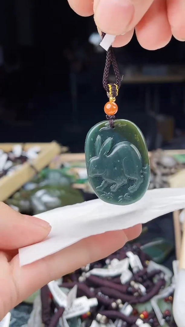 颈饰未镶嵌和田玉1