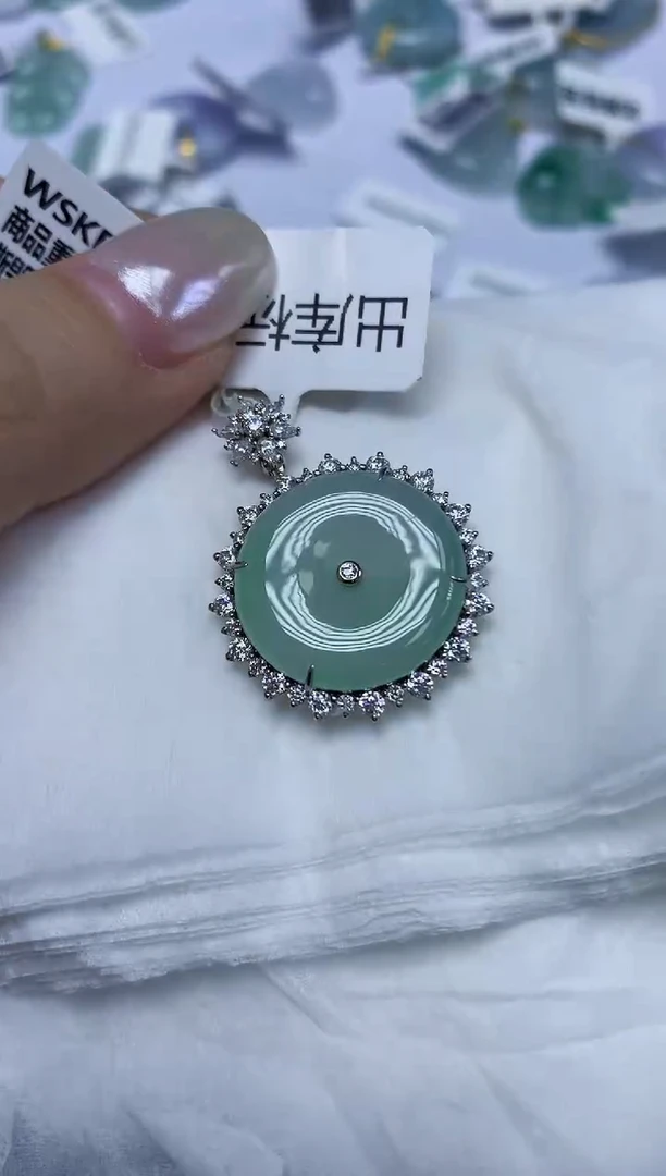 翡翠18K金镶嵌颈饰天然缅甸翡翠A货