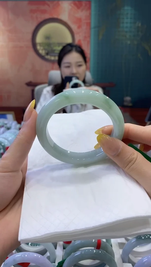 翡翠手镯未镶嵌多人07056