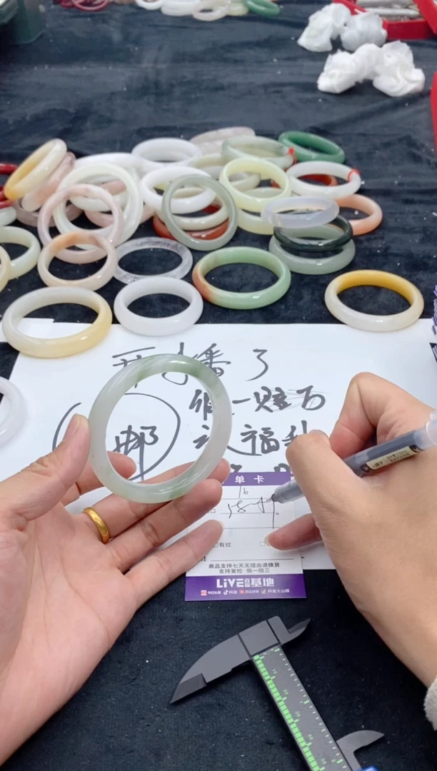 【闪购商品】石英质玉手镯未镶嵌16