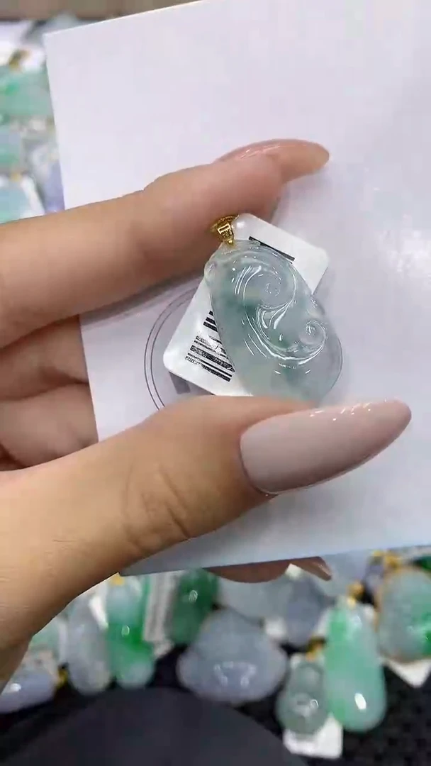 颈饰18K金镶嵌翡翠111111111111
