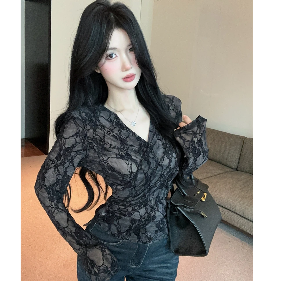复古植绒蕾丝衫V领褶皱收腰气质打底衫长袖上衣配显瘦高腰休闲裤