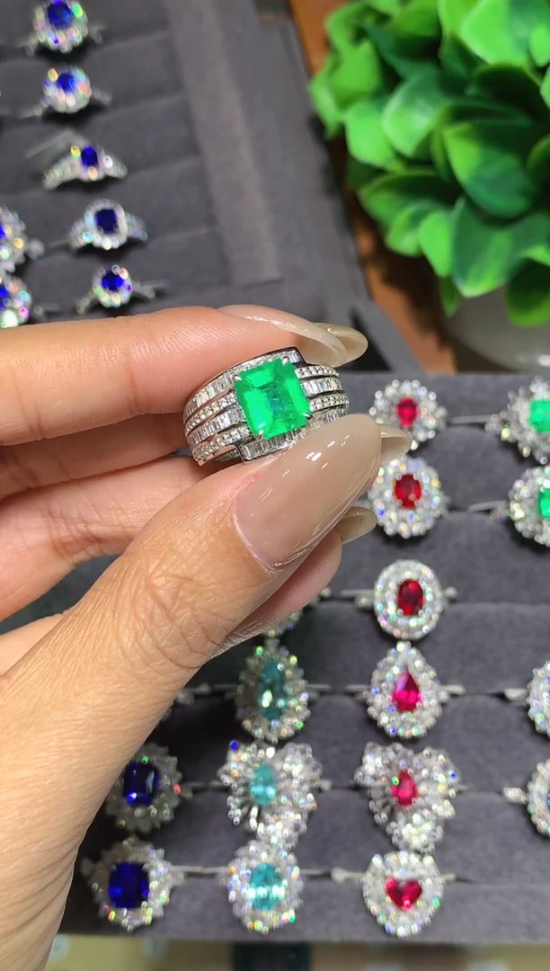 18K金镶嵌戒指祖母绿2.07ct