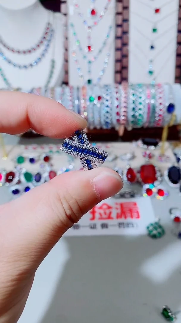 颈饰蓝宝石未镶嵌蓝宝石x吊坠