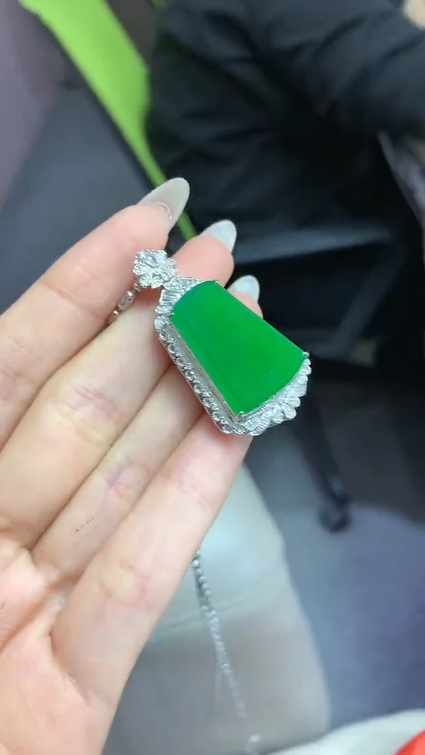 【闪购商品】翡翠吊坠(不含链)18K金镶嵌25团购